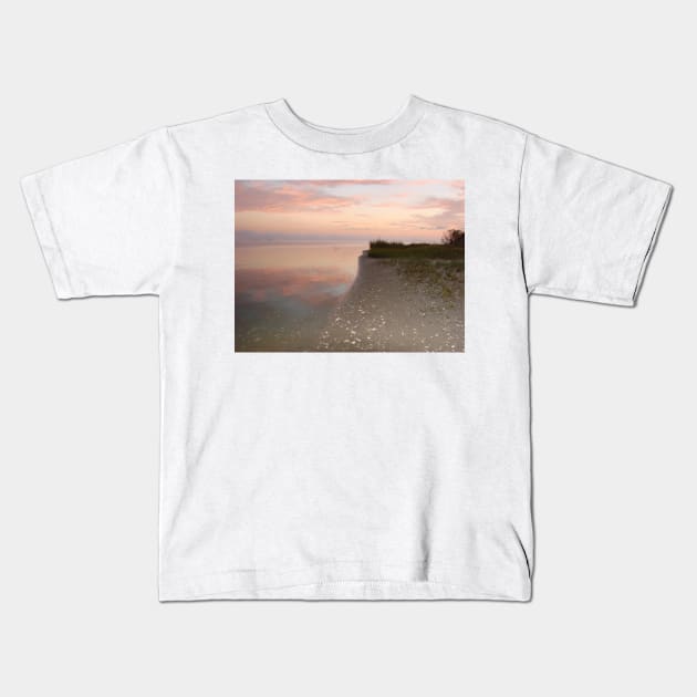 York River Sunrise Kids T-Shirt by tgass